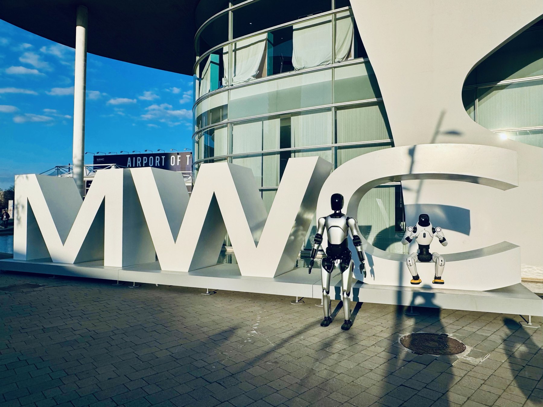 J9IBOT 在 MWC 2026 展示完整人形机器人产品矩阵|J9九游会科技资讯配图|J9九游会