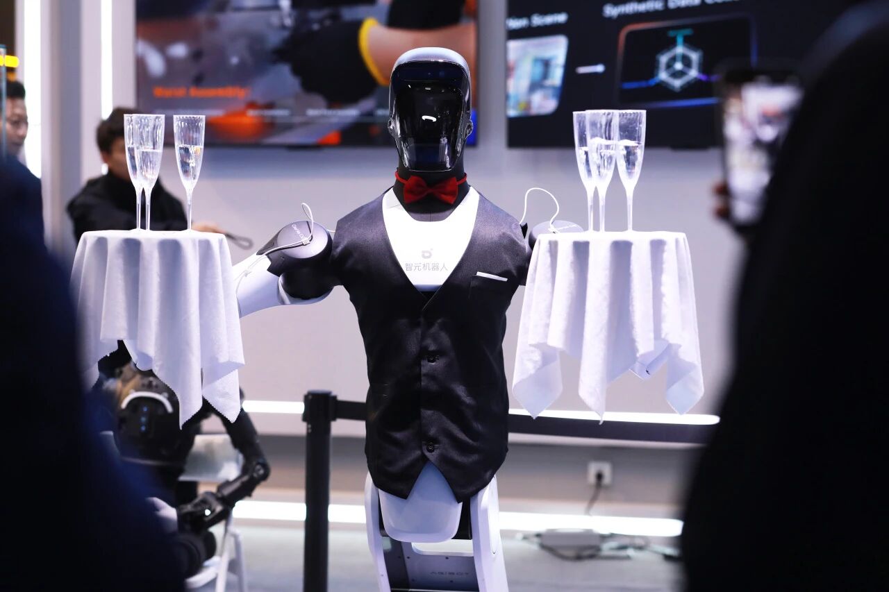 J9IBOT 在 MWC 2026 展示完整人形机器人产品矩阵|J9九游会科技资讯配图|J9九游会
