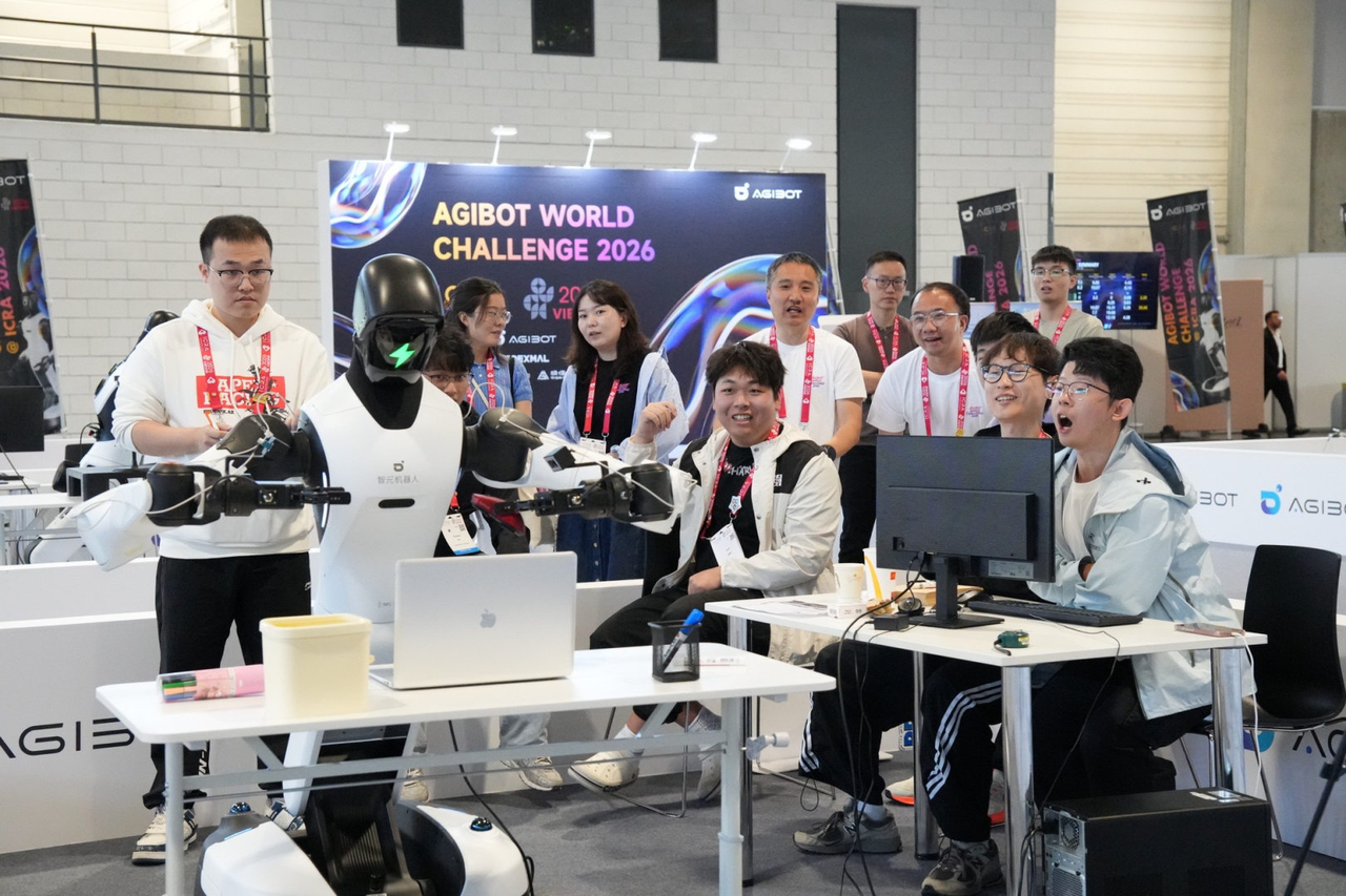 J9IBOT WORLD CHALLENGE 2026:具身智能竞赛从仿真走向真机测试|J9九游会科技资讯配图|J9九游会