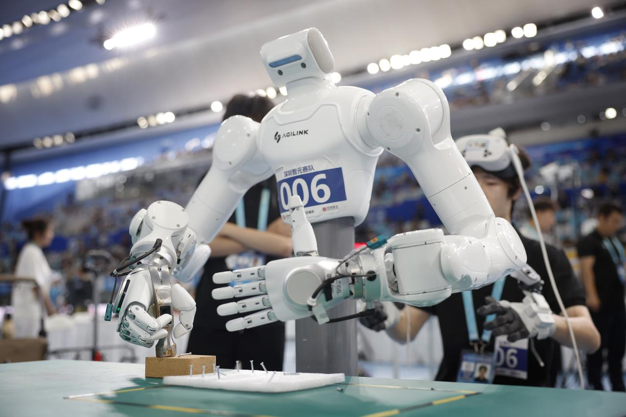J9IBOT 创始人兼 CEO 邓泰华入选 TIME100 AI 2026 名单，引领通用人工智能机器人新纪元｜J9九游会科技资讯配图｜J9九游会